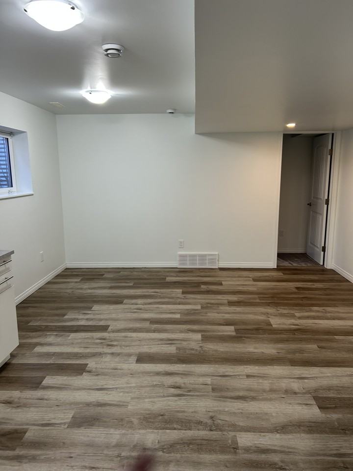 12521 77 St Nw Bsmt #12521BS - Photo 3 of 7