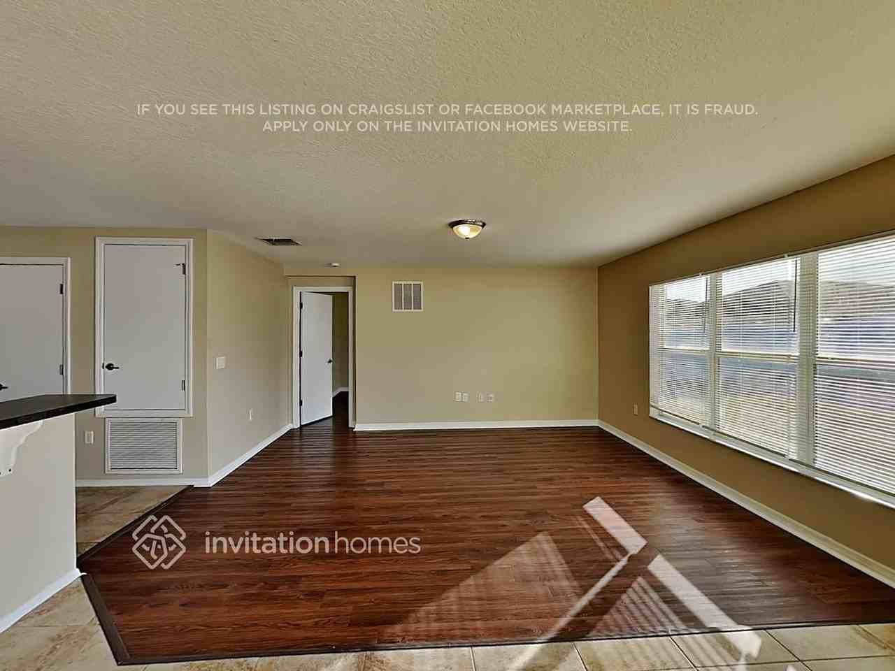 3011 Yarrow Ln - Photo 3 of 17