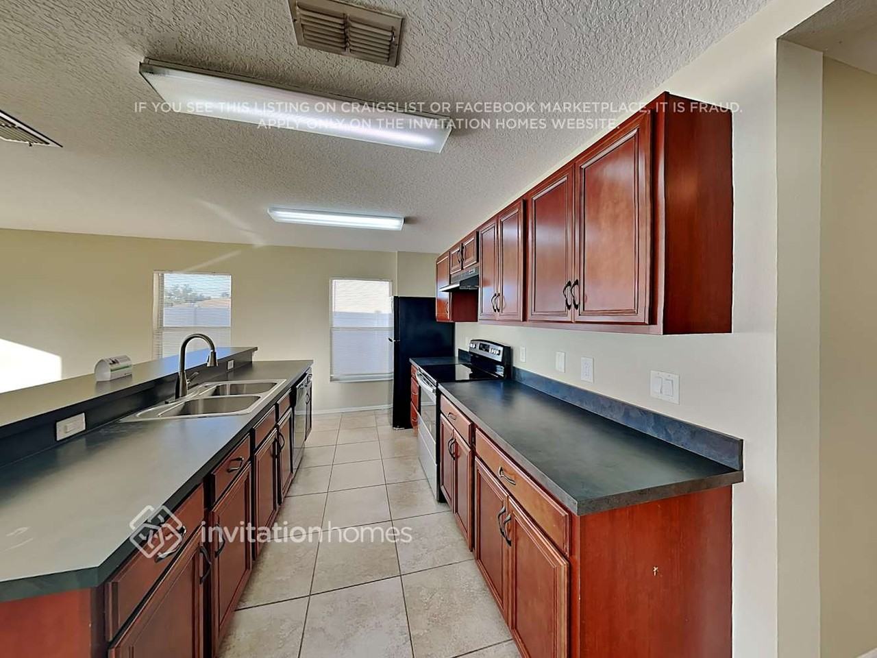 3011 Yarrow Ln - Photo 5 of 17