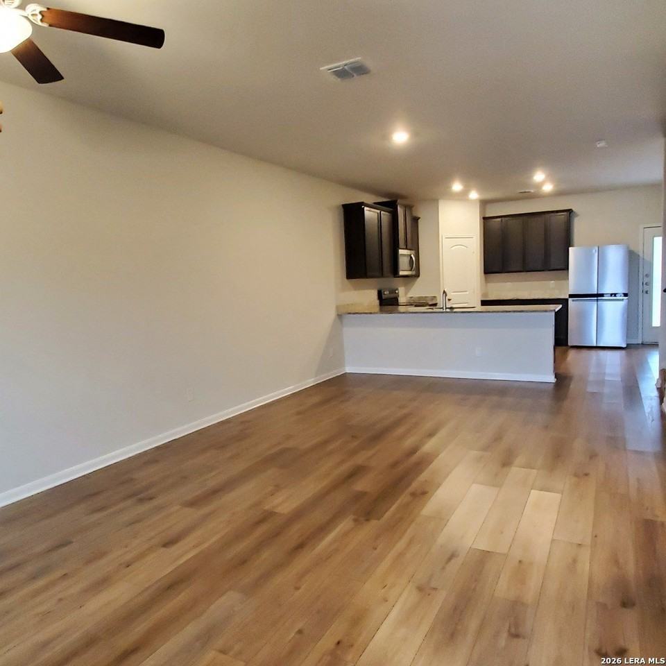 9206 Foxing Blfs - Photo 2 of 47