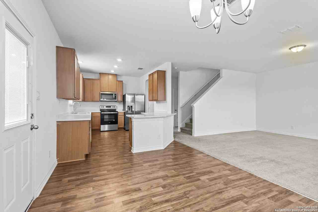 1927 Overlook Knl - Photo 6 of 32