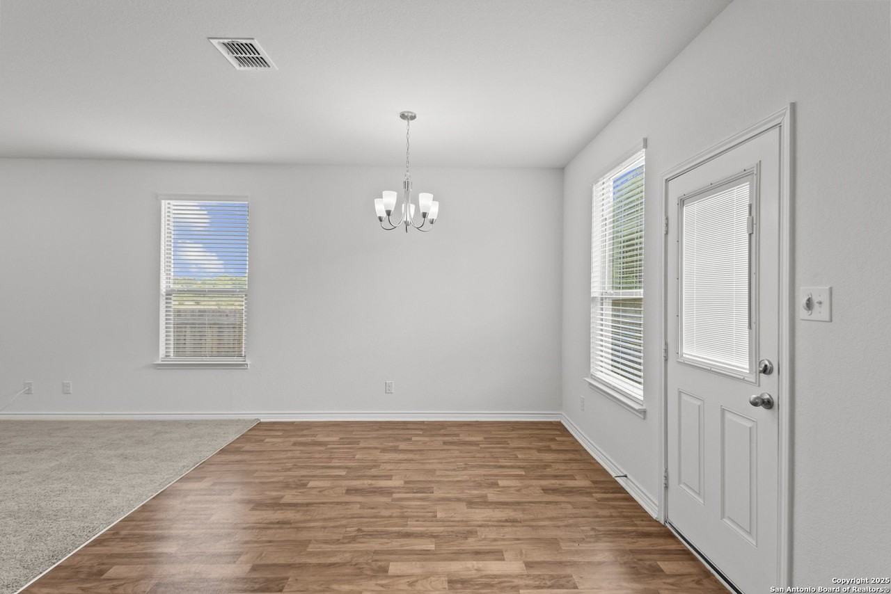 1927 Overlook Knl - Photo 7 of 32