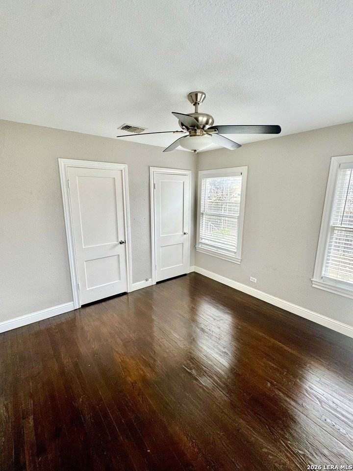 338 Haggin St - Photo 7 of 12