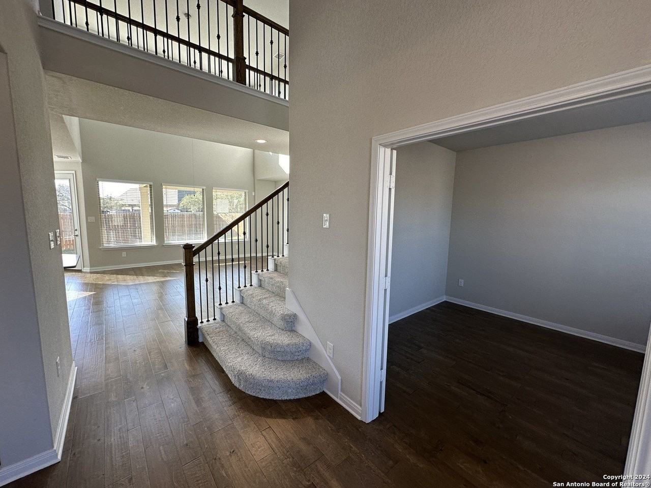 102 Noble Woods - Photo 3 of 30