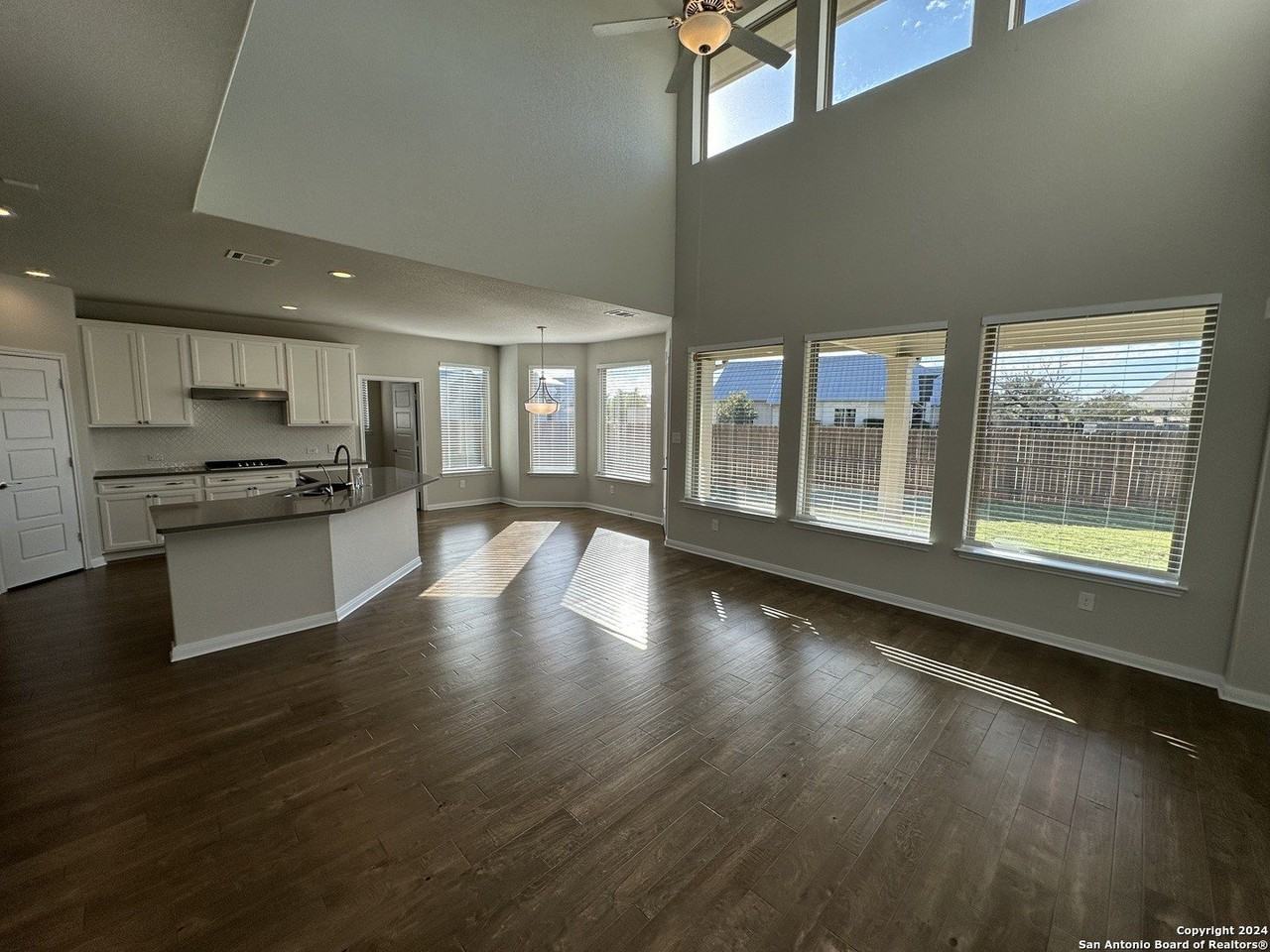 102 Noble Woods - Photo 7 of 30