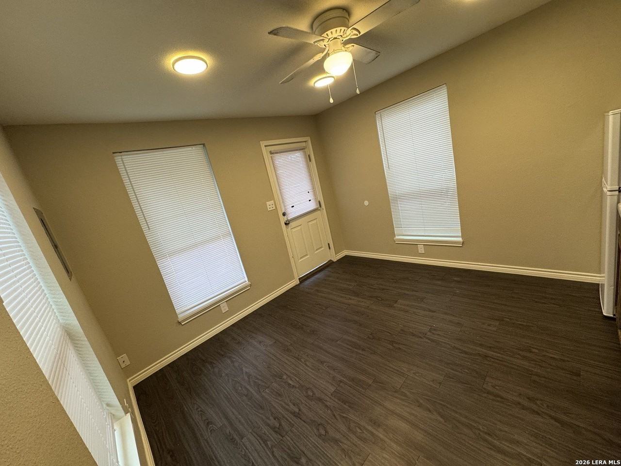 242 W Harlan Ave - Photo 3 of 4