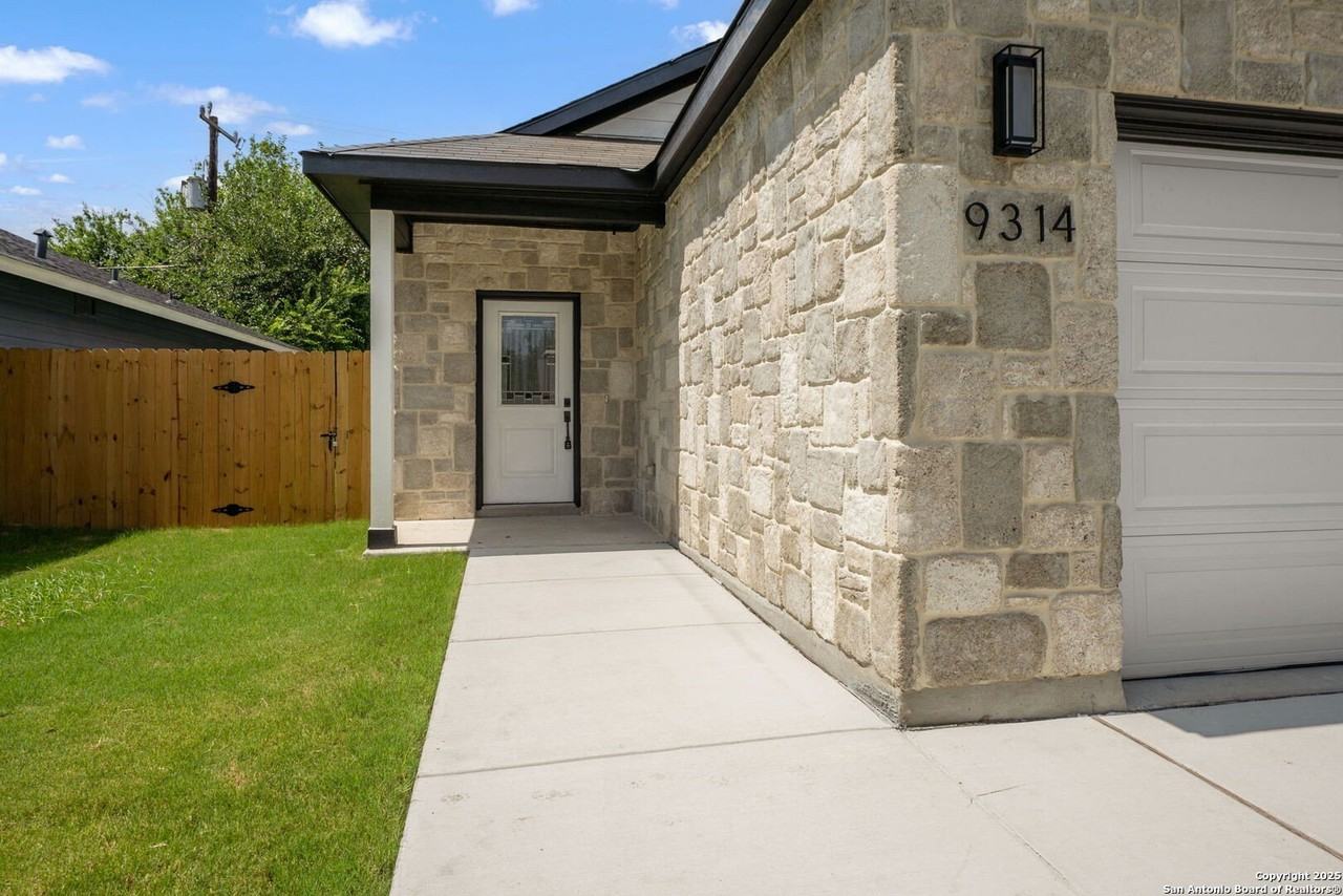 9314 Points Edge - Photo 4 of 30