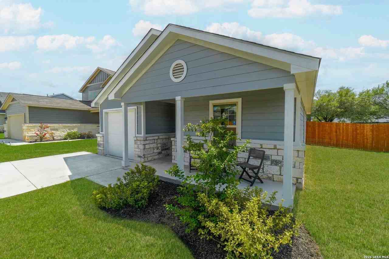 822 Hickory Trl - Photo 2 of 20