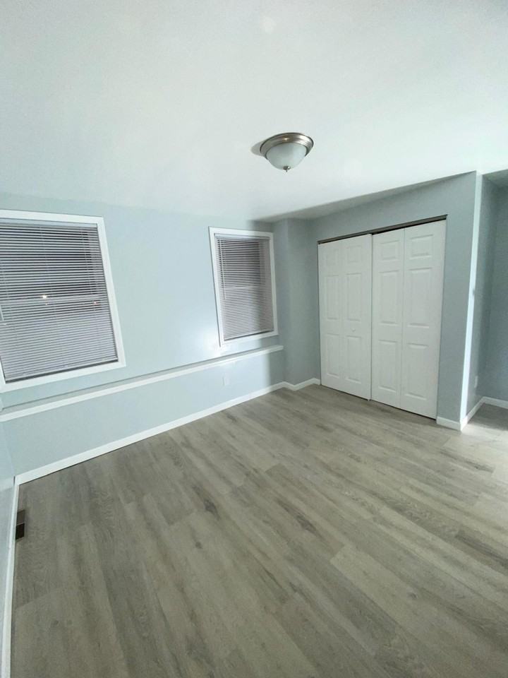 1140 Wolf St #3 - Photo 3 of 9