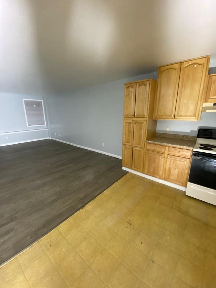 1140 Wolf St #3 - Photo 5 of 9