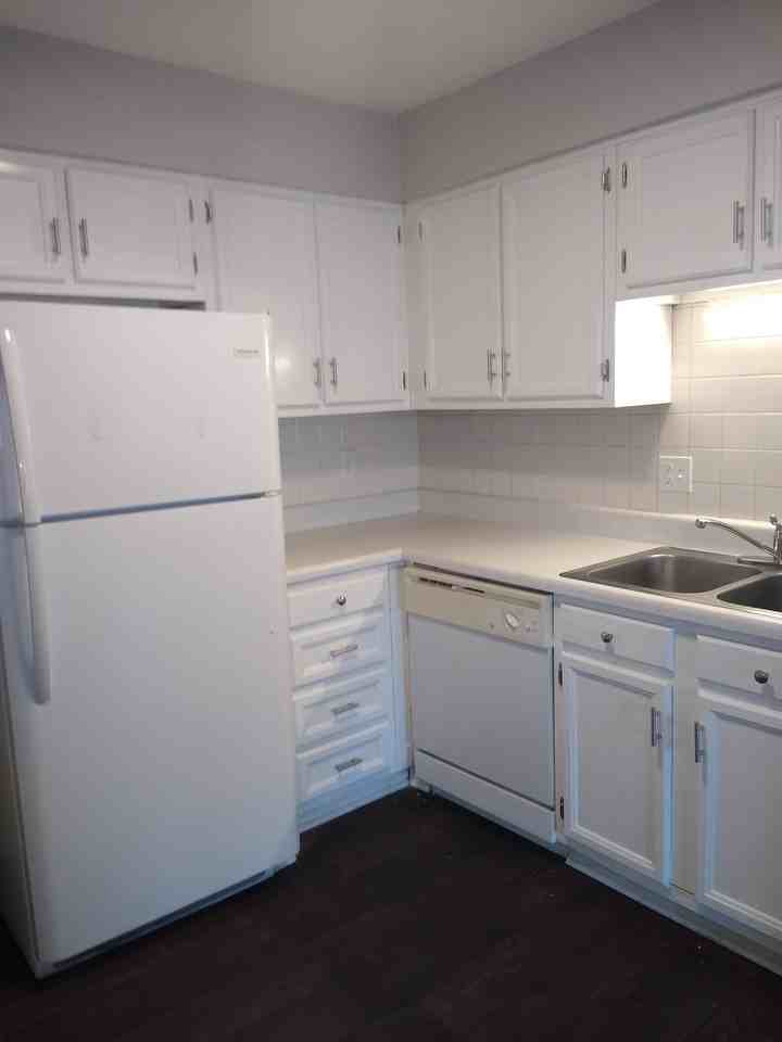 305 Lynnwood Drive7 #7 - Photo 2 of 11