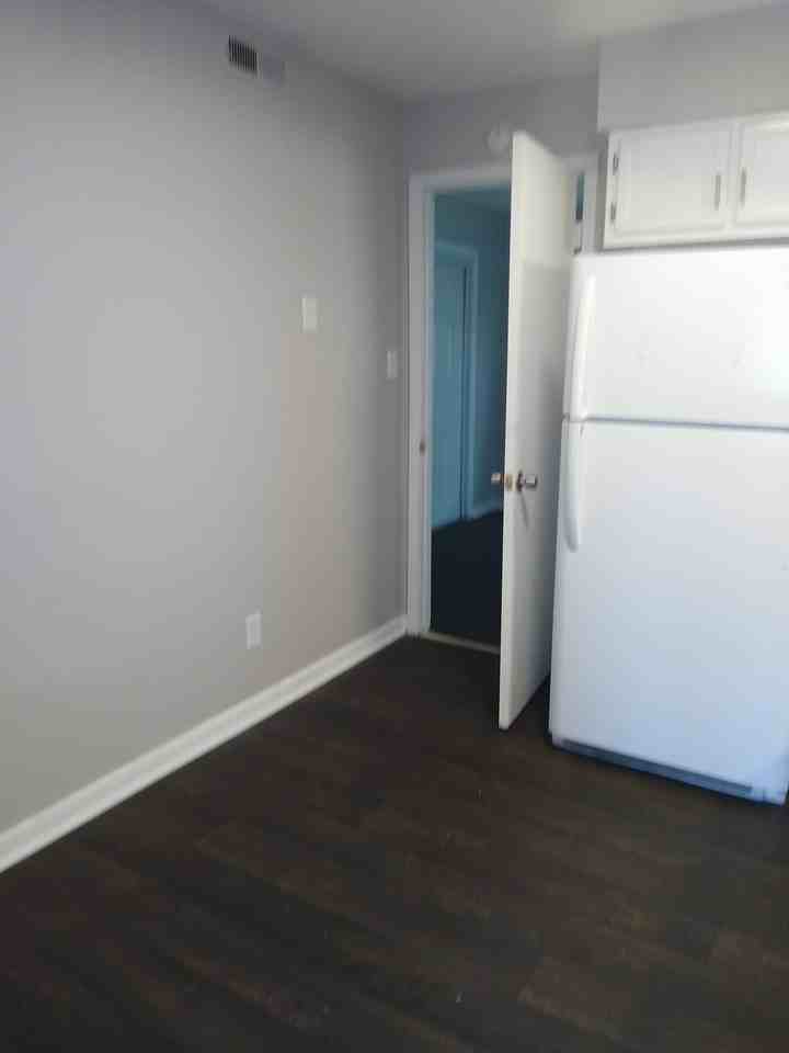 305 Lynnwood Drive7 #7 - Photo 3 of 11