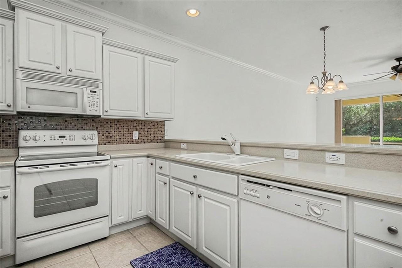 11443 52nd Ct E - Photo 4 of 30