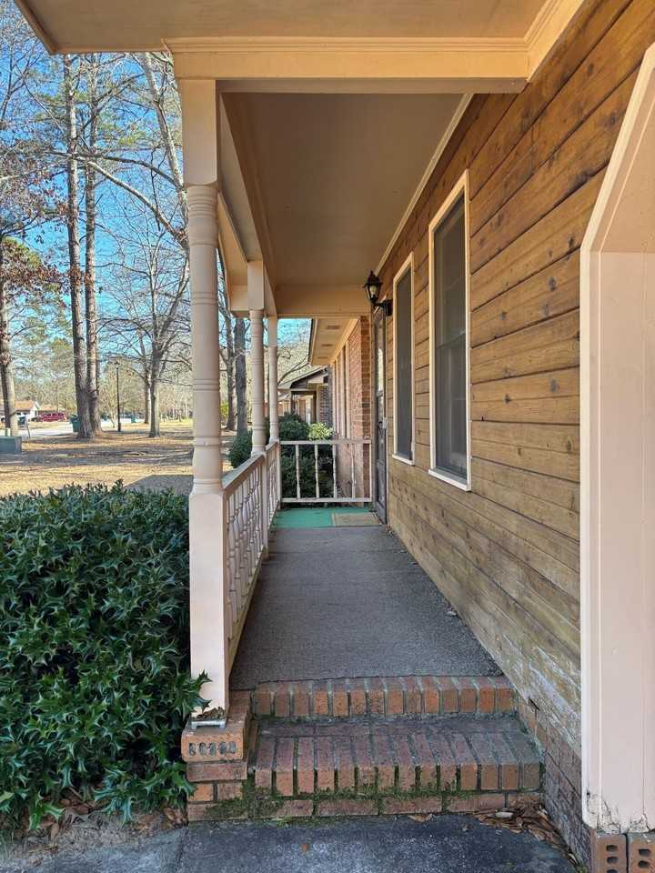 1460 Crowndale Dr - Photo 3 of 44