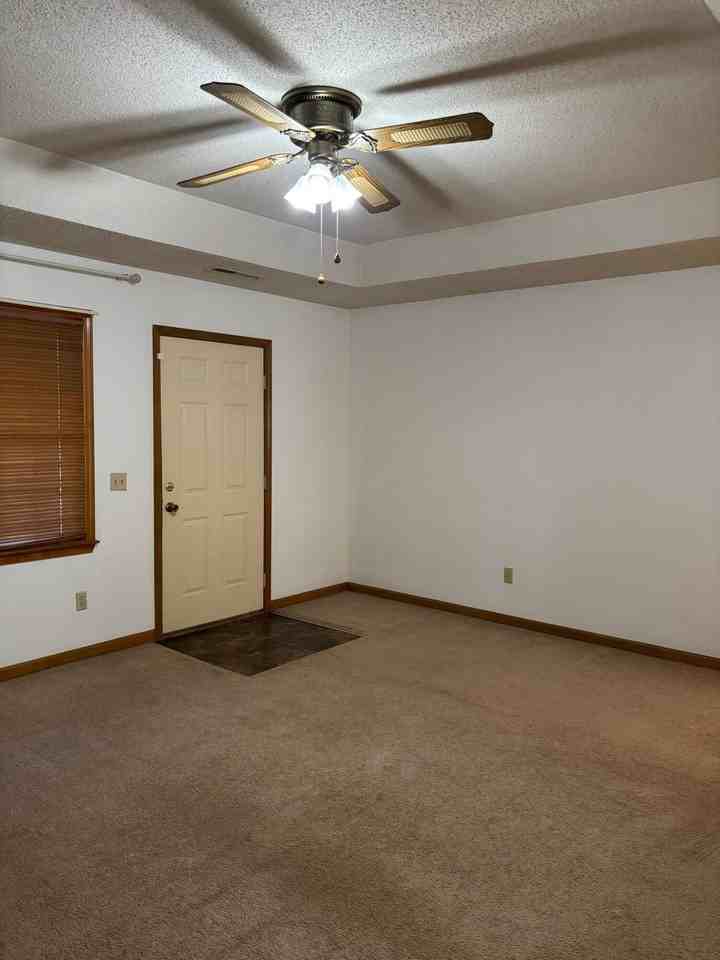 1460 Crowndale Dr - Photo 7 of 44