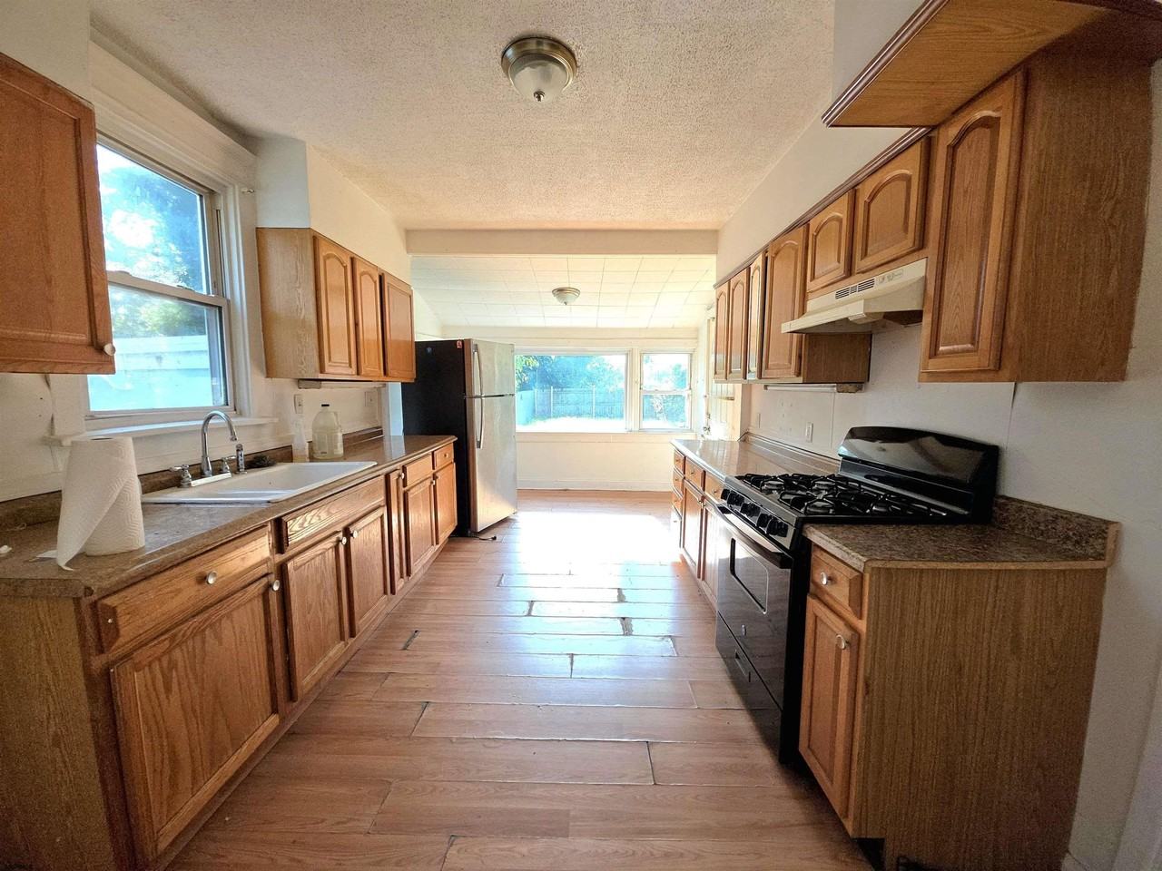 346 N Delaware Ave - Photo 7 of 17