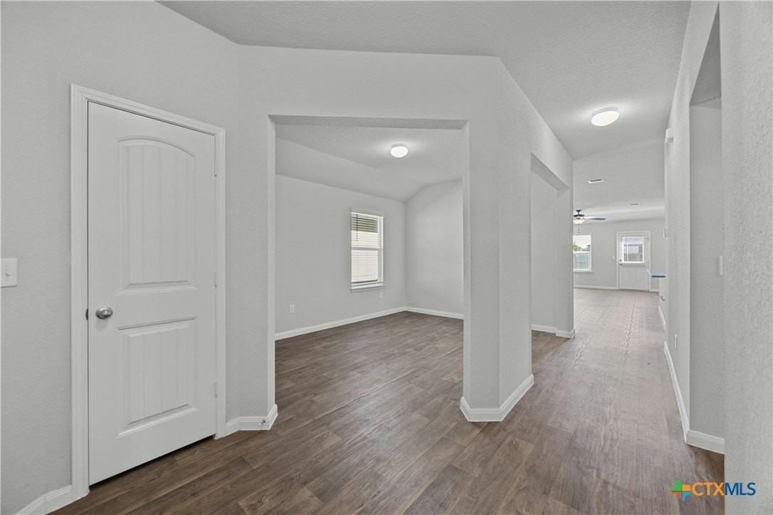 118 Rochester Ln - Photo 5 of 33