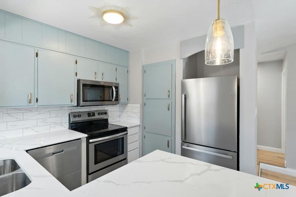 2202 Spicewood Dr - Photo 5 of 9