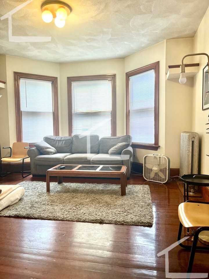 82 Linden St - Photo 2 of 12