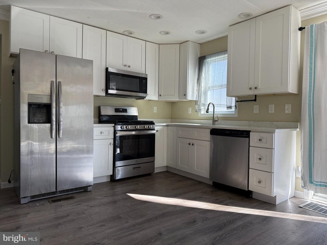 27115 Barkantine Dr - Photo 2 of 10