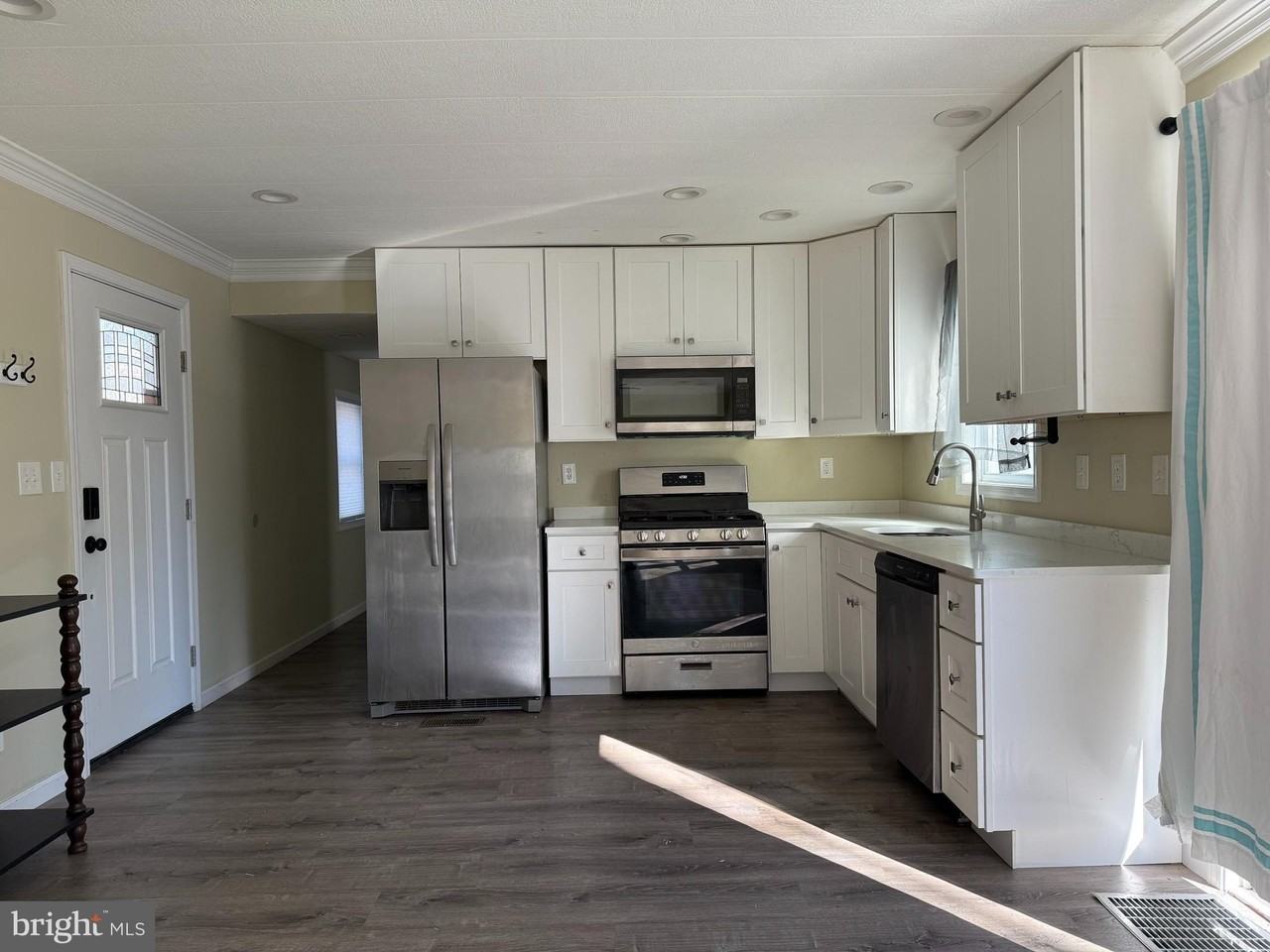 27115 Barkantine Dr - Photo 3 of 10