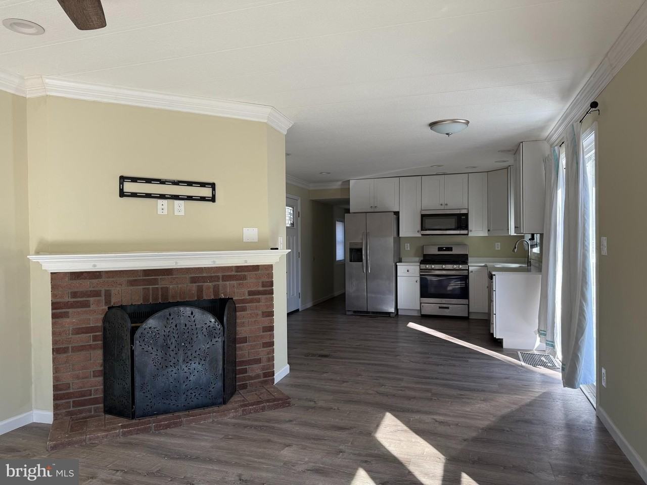 27115 Barkantine Dr - Photo 4 of 10