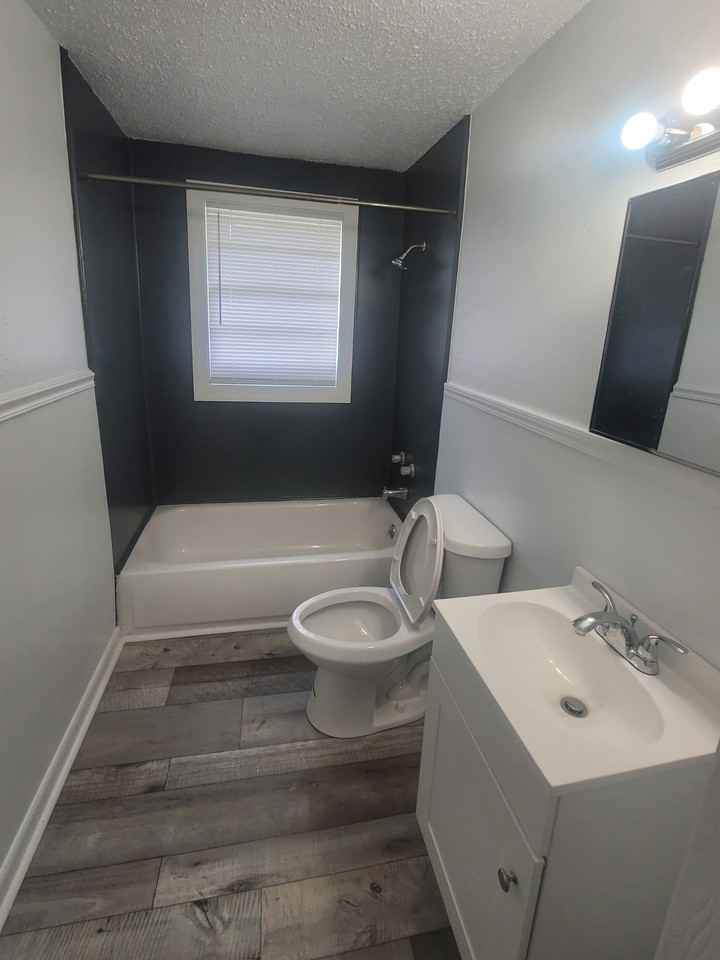 506 E Spring St - Photo 3 of 7