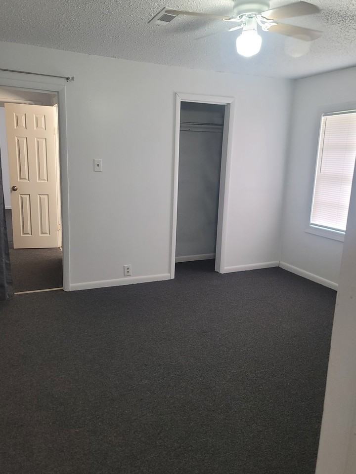 506 E Spring St - Photo 5 of 7