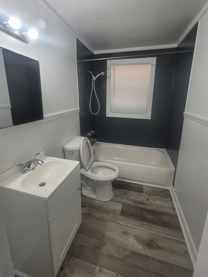 506 E Spring St - Photo 6 of 7