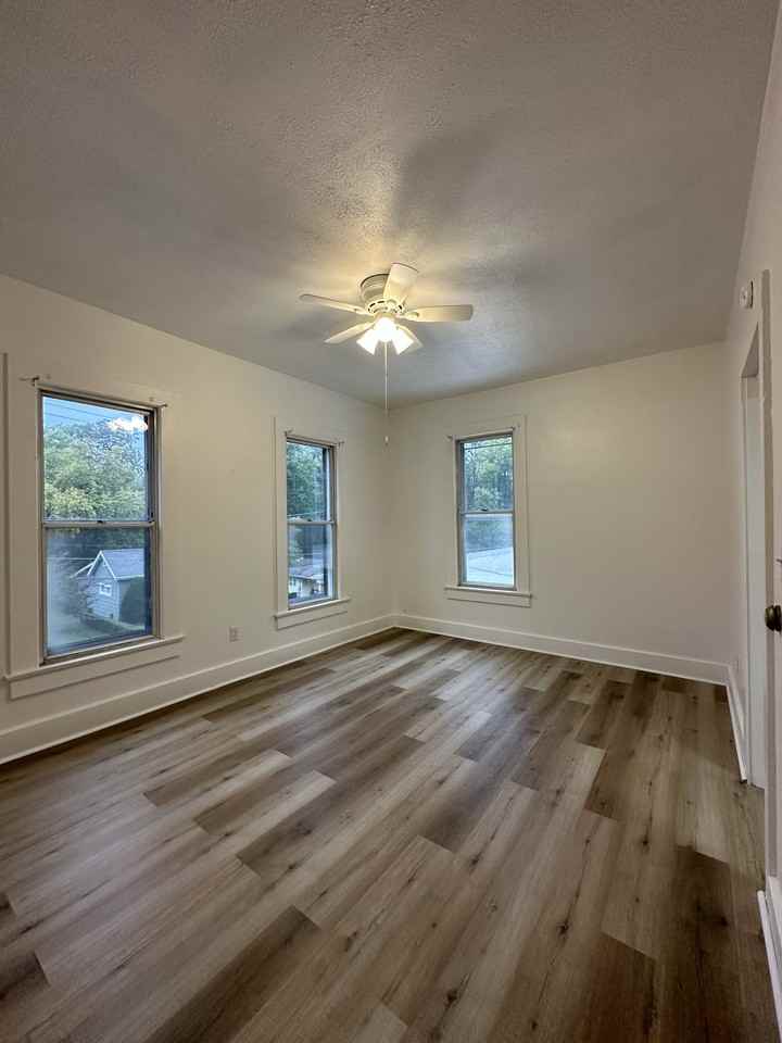 1404 Grove St - Photo 2 of 11