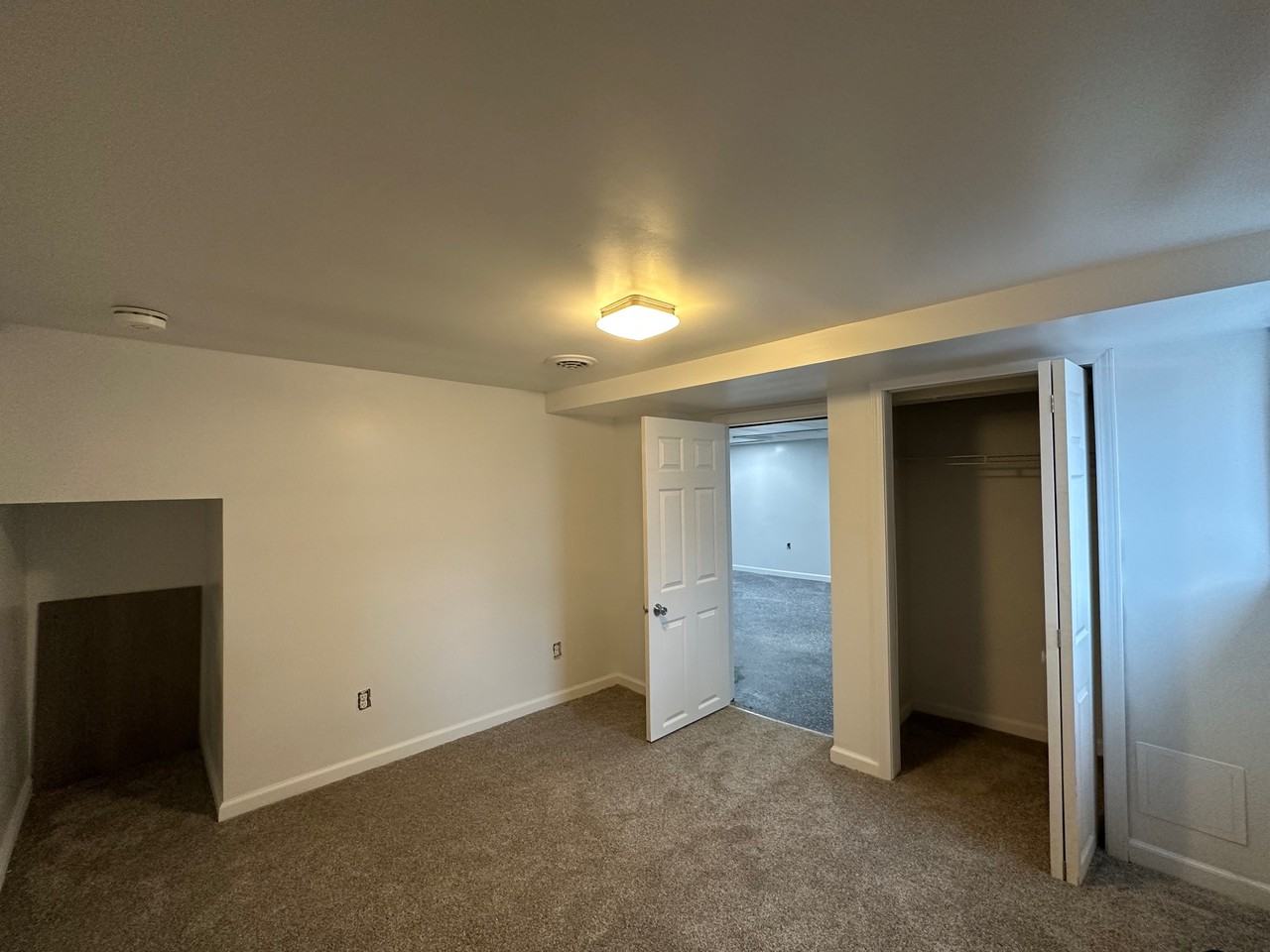 211 Lincoln St - Photo 2 of 11