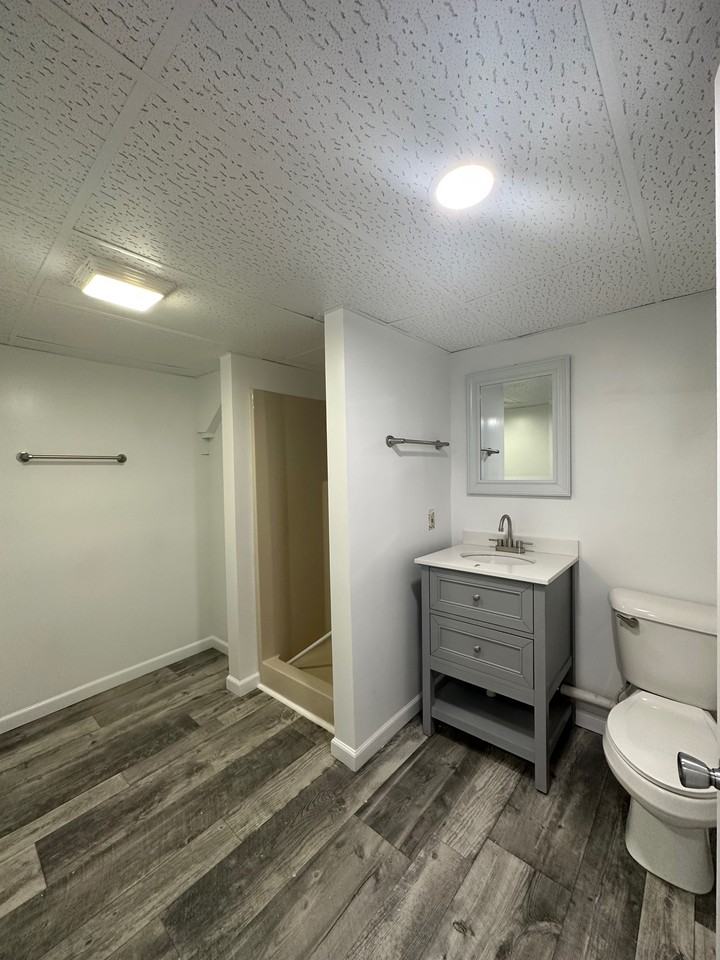 211 Lincoln St - Photo 3 of 11