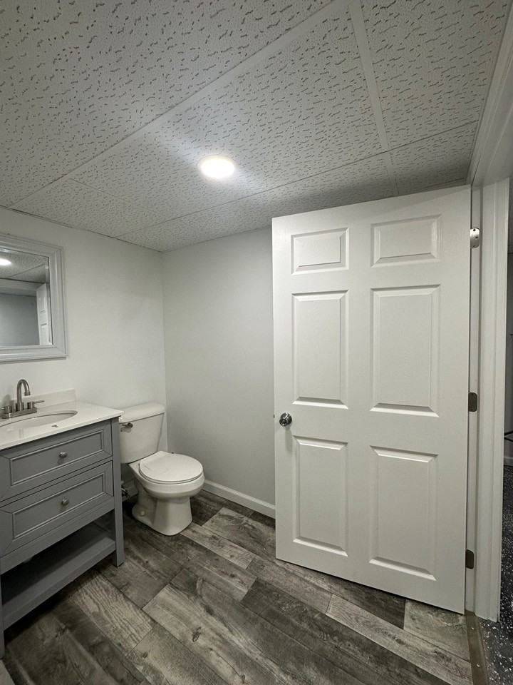 211 Lincoln St - Photo 4 of 11