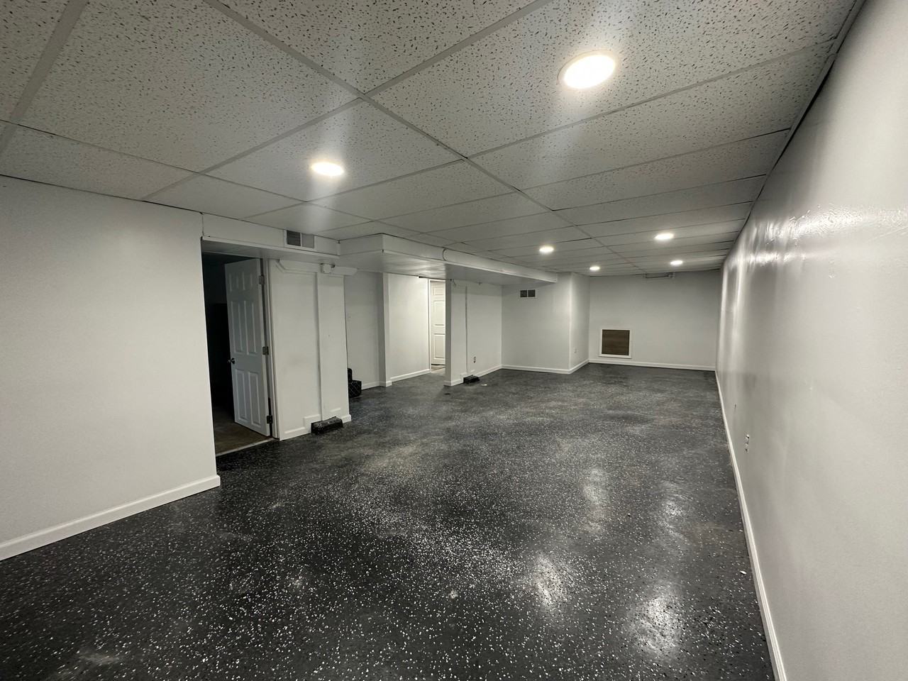 211 Lincoln St - Photo 5 of 11