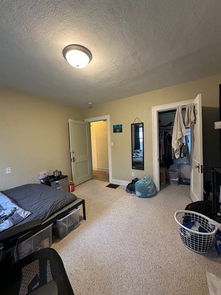 621 Robinson St - Photo 2 of 11