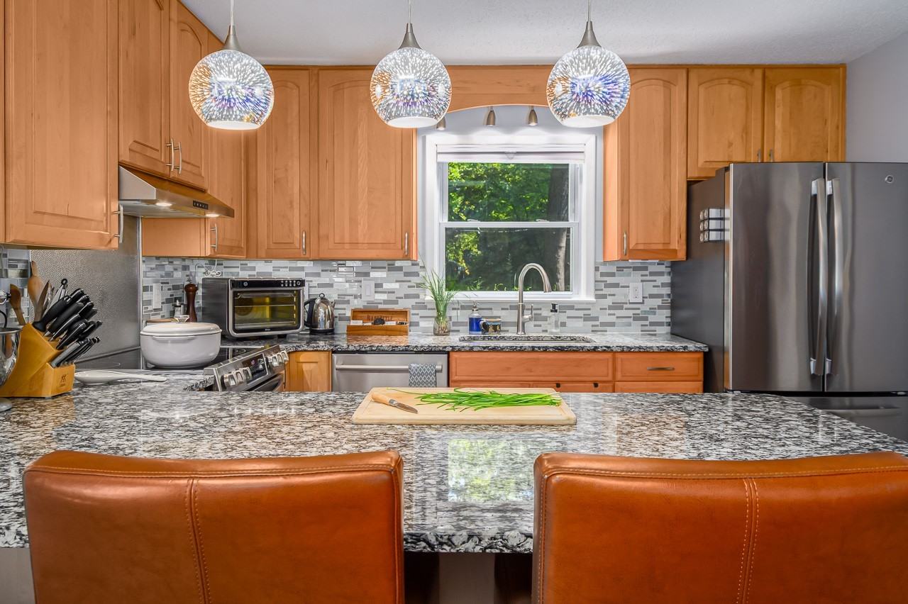 1003 Wave Rd - Photo 4 of 20