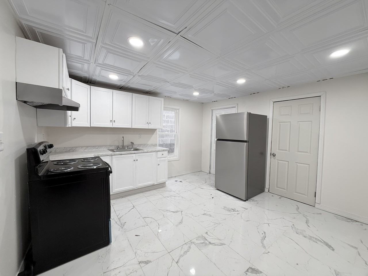 212 Center Ave - Photo 3 of 8