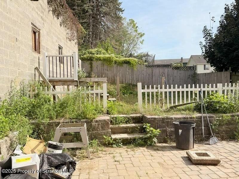 212 Center Ave - Photo 7 of 8