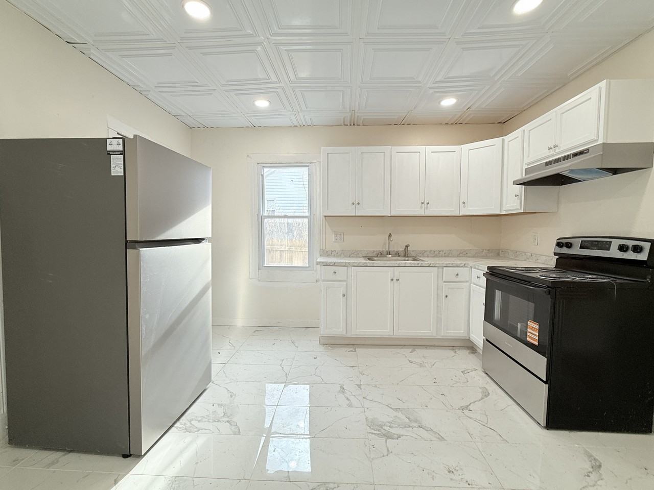 210 Center Ave - Photo 5 of 14