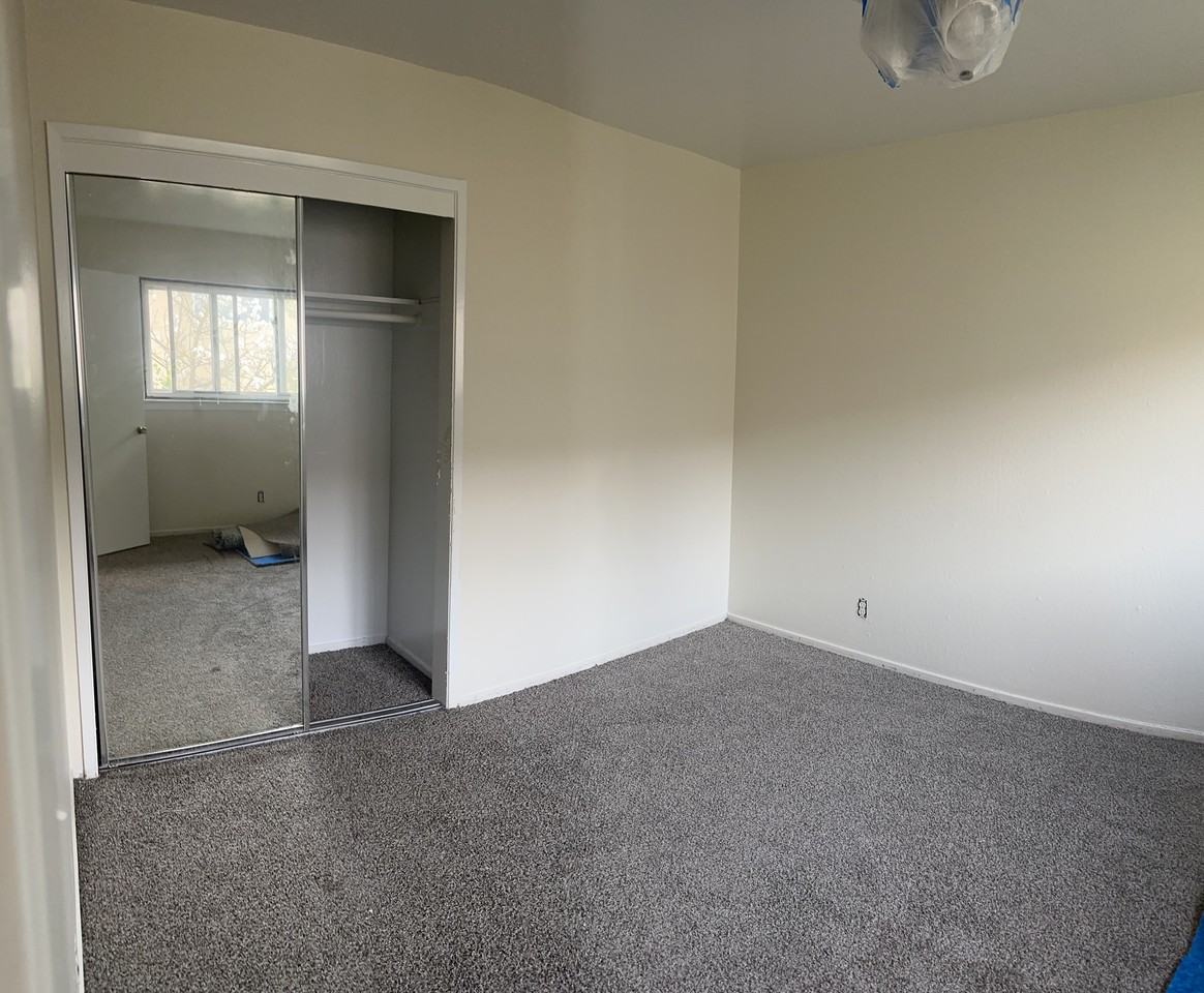 160 Towne Ter #6 - Photo 2 of 5