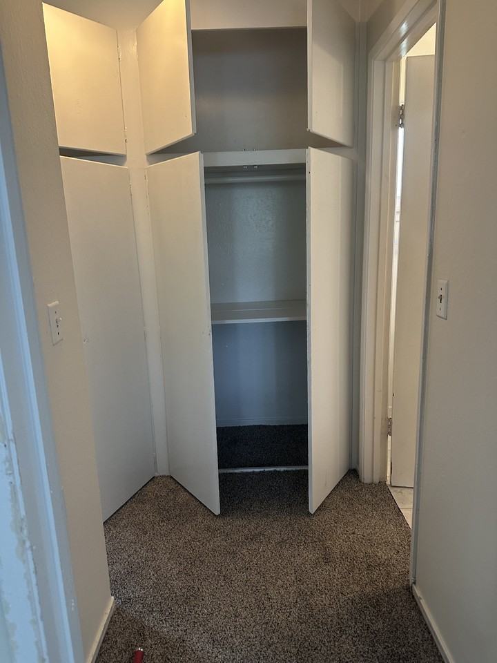 160 Towne Ter #6 - Photo 3 of 5