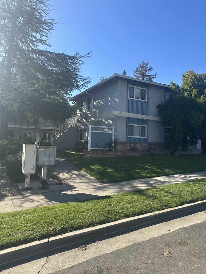 160 Towne Ter #6 - Photo 4 of 5