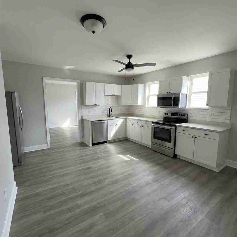 841 N Lasalle St - Photo 2 of 7