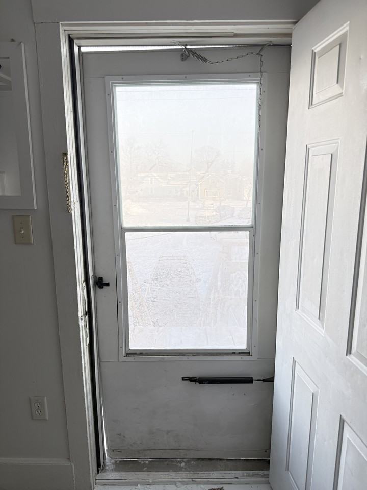 121 W Plymouth St #B - Photo 3 of 10