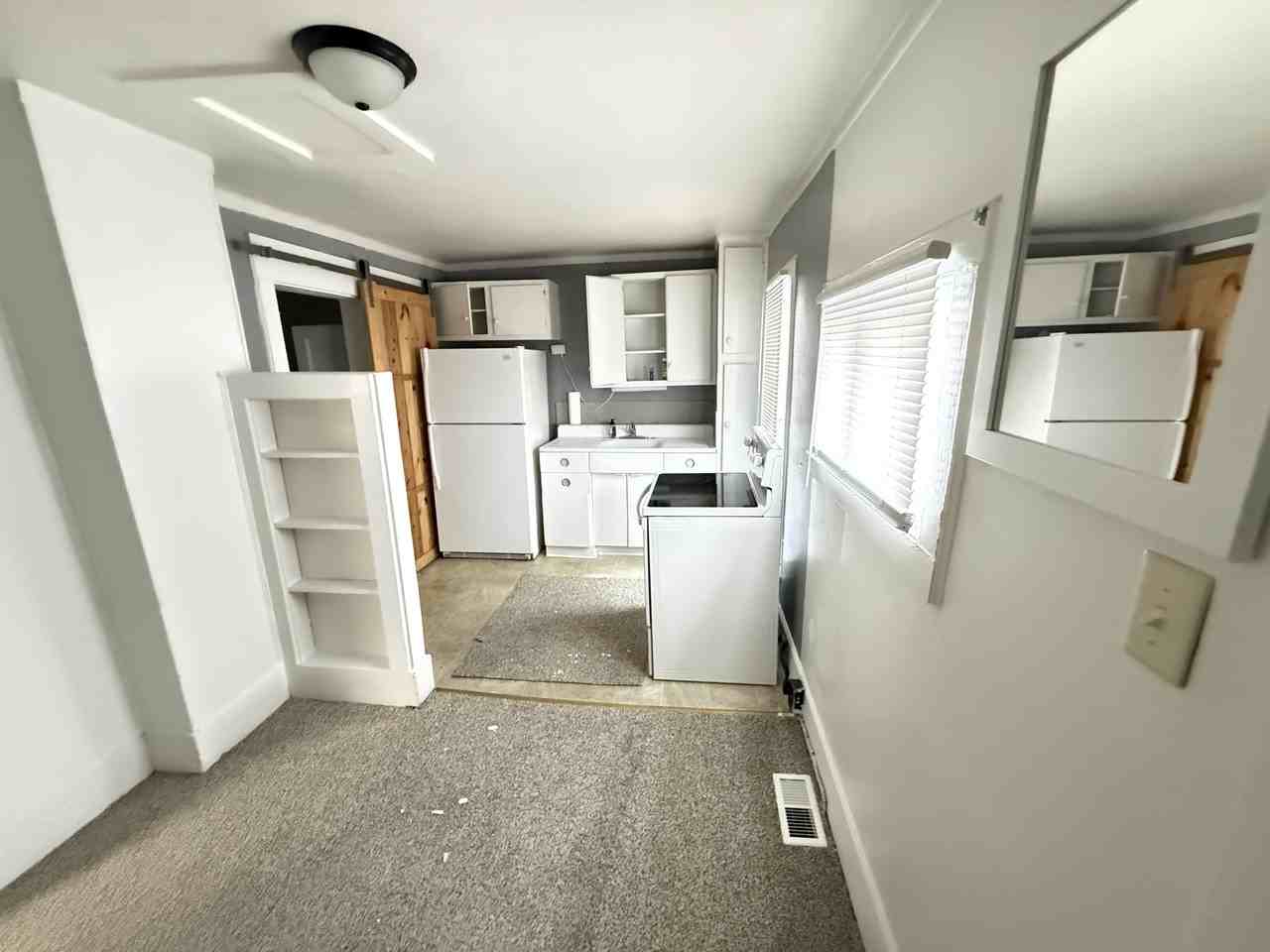 121 W Plymouth St #B - Photo 4 of 10