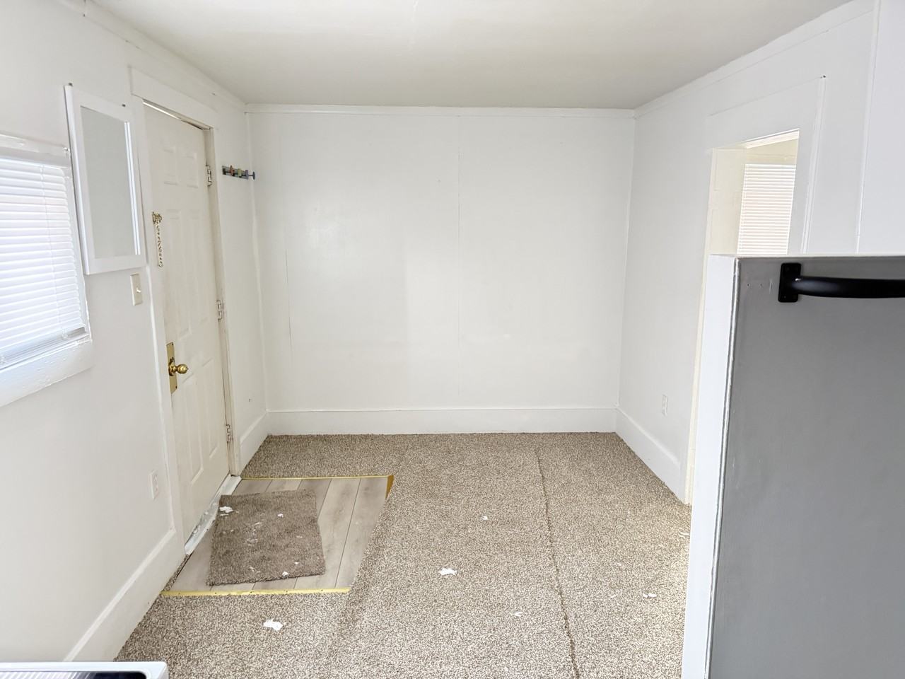 121 W Plymouth St #B - Photo 6 of 10