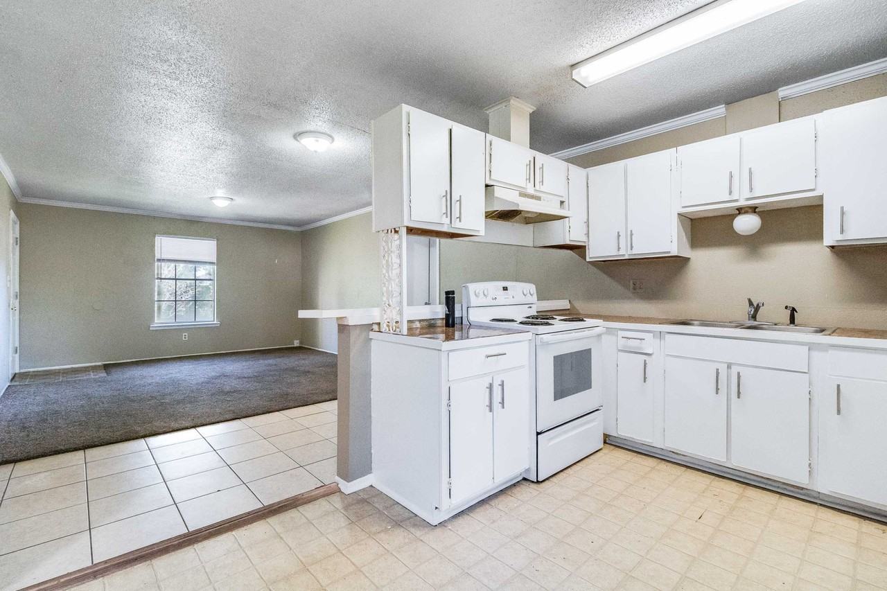 1303 La #8 - Photo 4 of 4