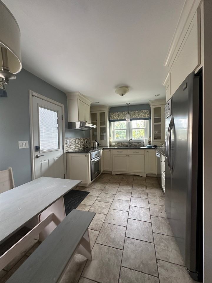 932 Robinson St - Photo 2 of 23