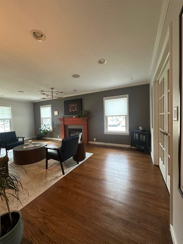 932 Robinson St - Photo 3 of 23