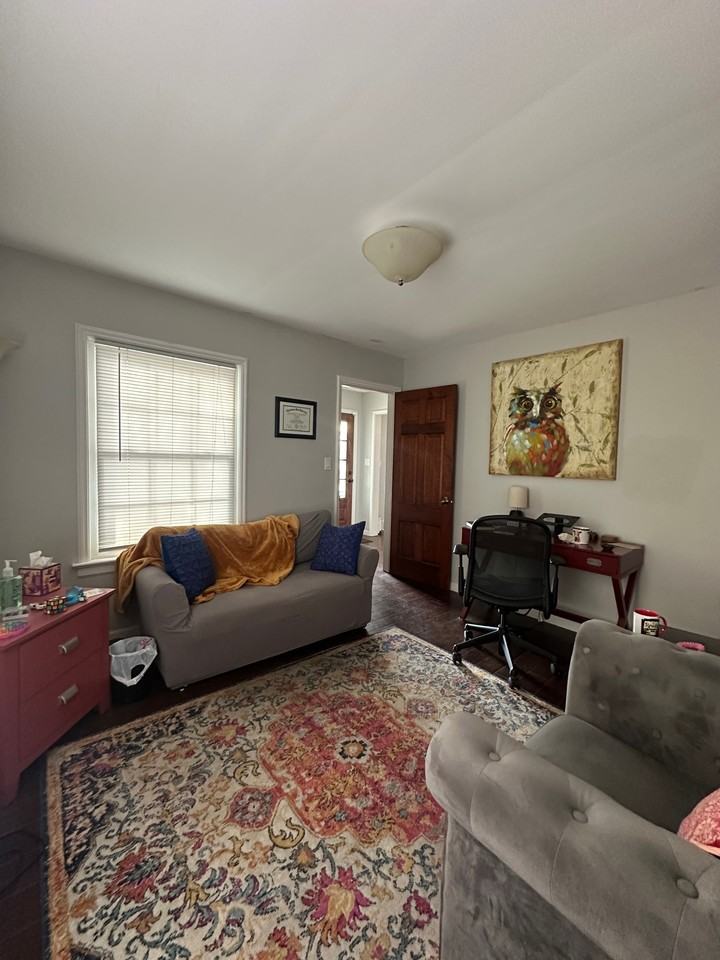 932 Robinson St - Photo 4 of 23